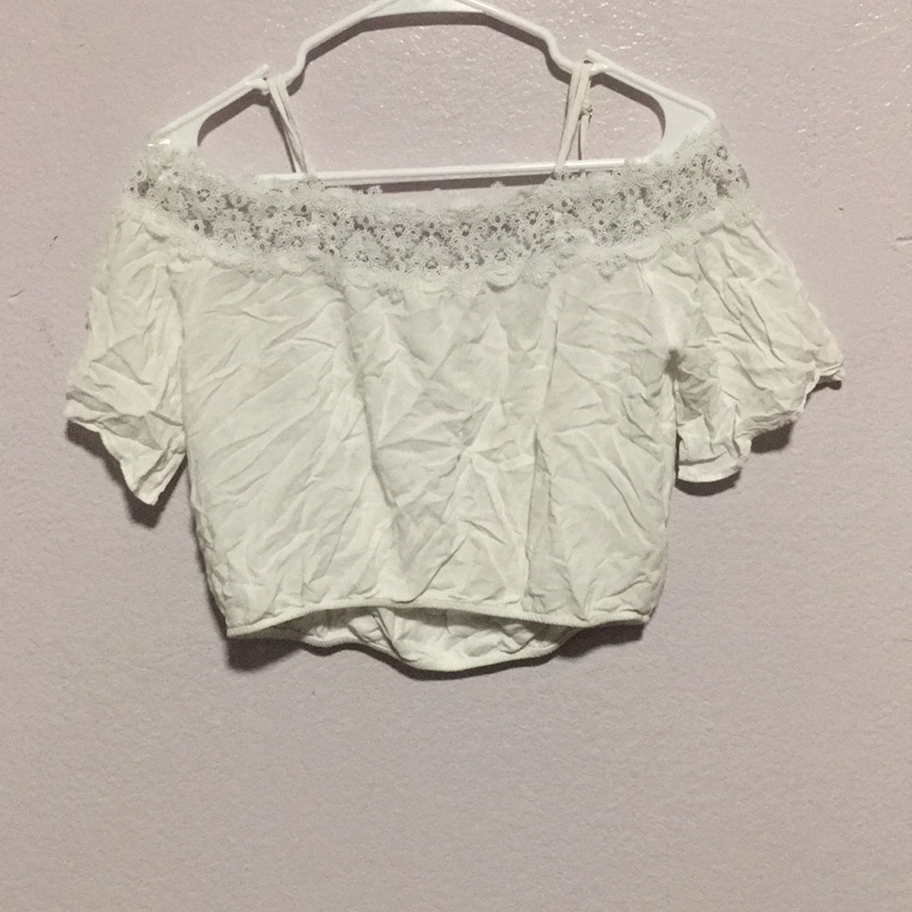 Whit blouse off the the shoulder